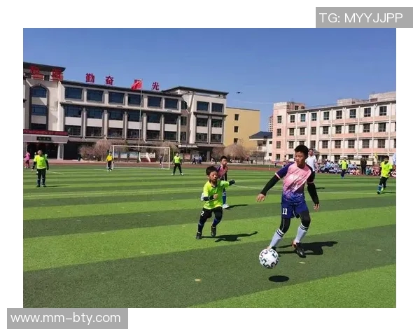 推动校园足球场建设助力青少年健康成长与全面发展